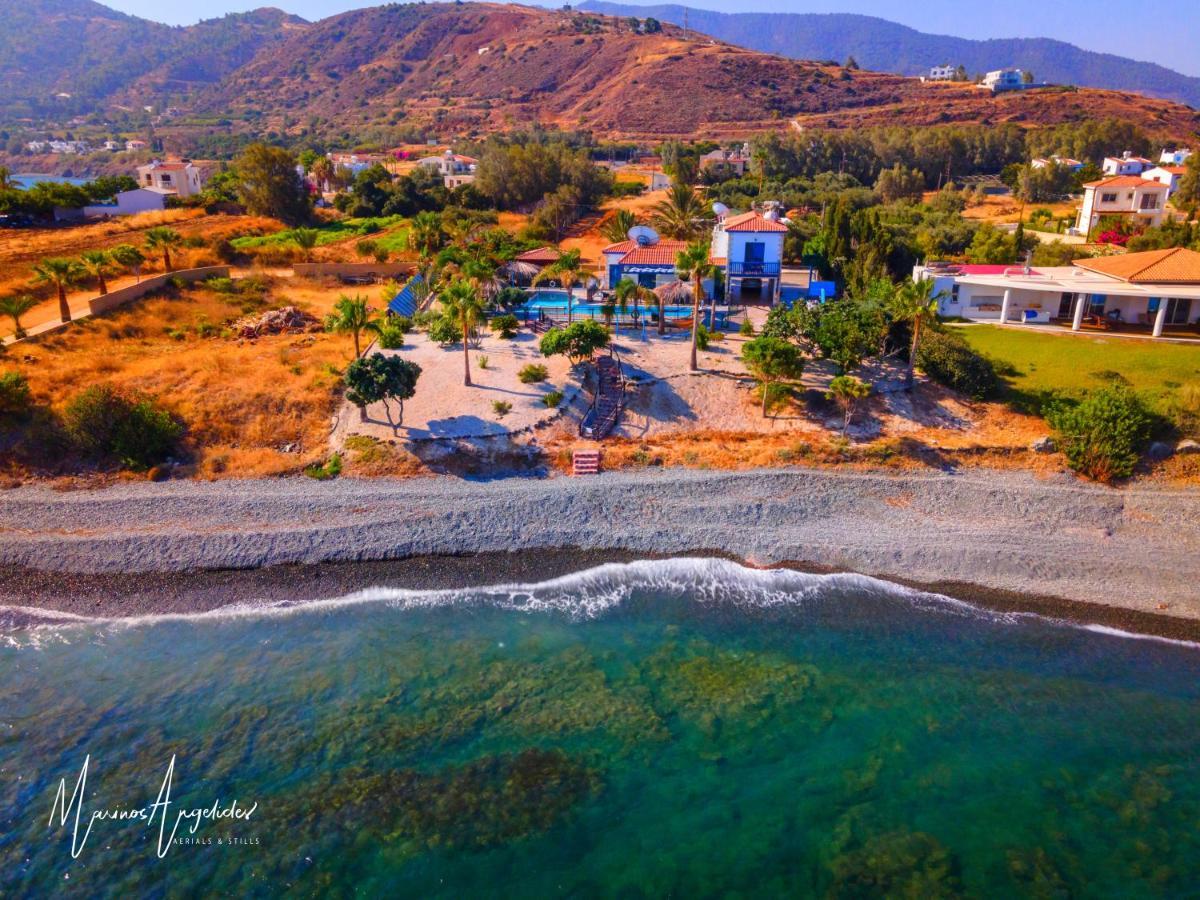 פומוס Astrofegia Beachfront Villa מראה חיצוני תמונה
