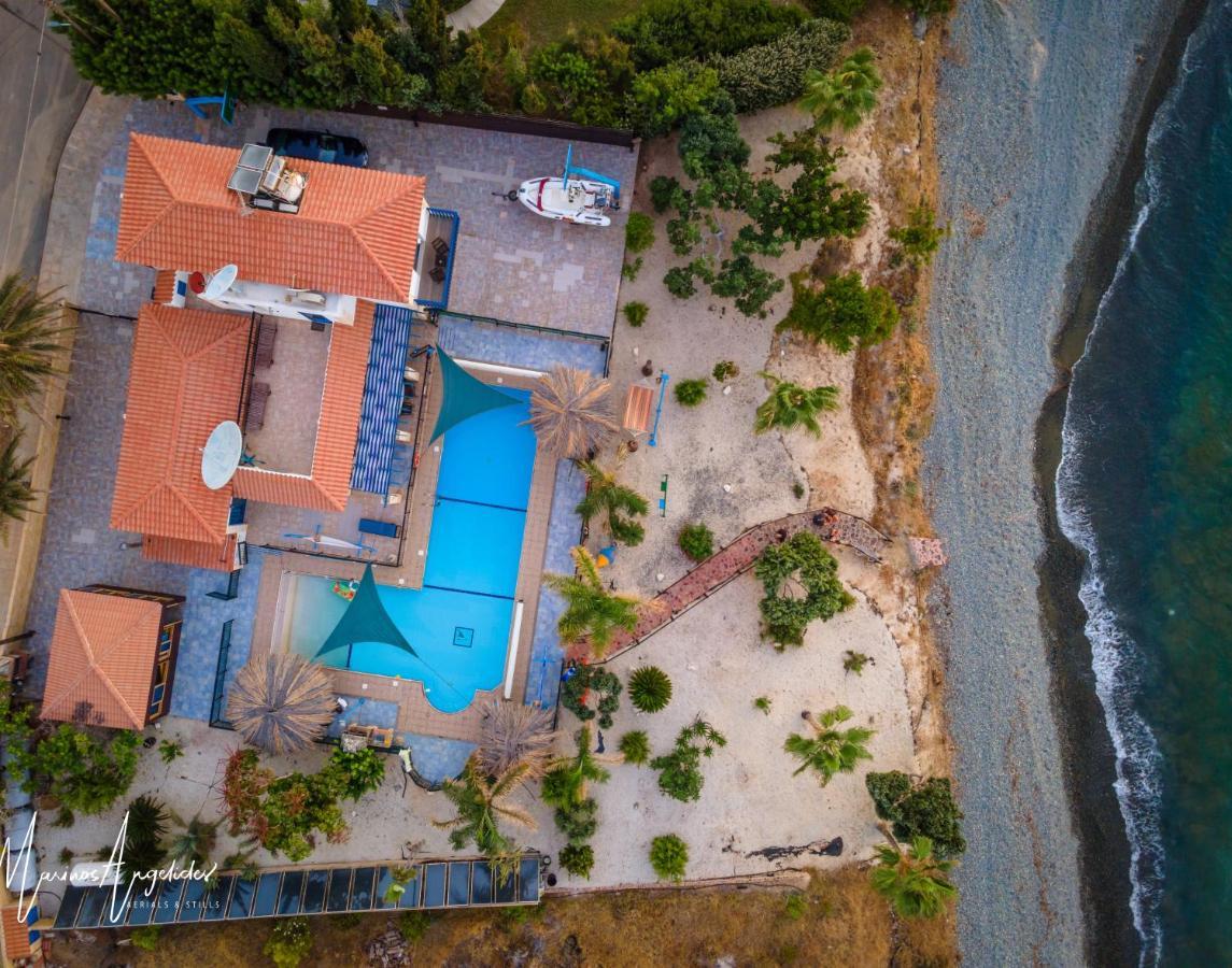 פומוס Astrofegia Beachfront Villa מראה חיצוני תמונה