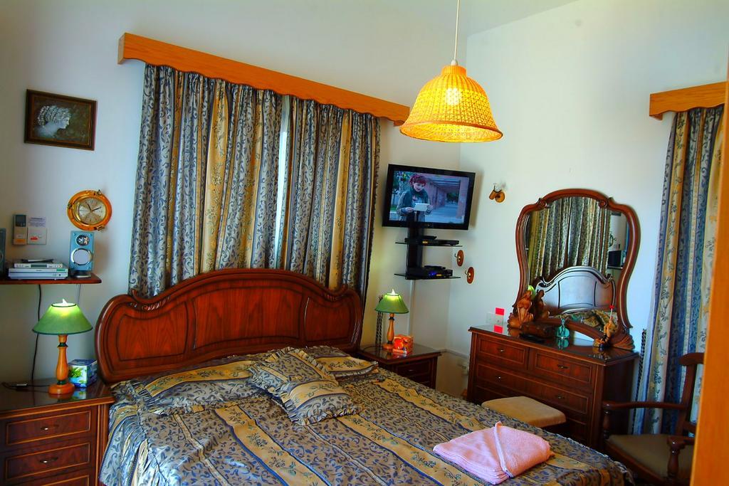 פומוס Astrofegia Beachfront Villa חדר תמונה