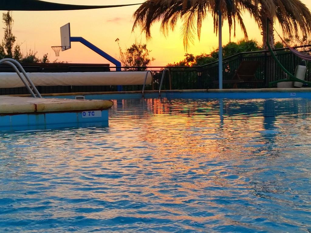 פומוס Astrofegia Beachfront Villa חדר תמונה