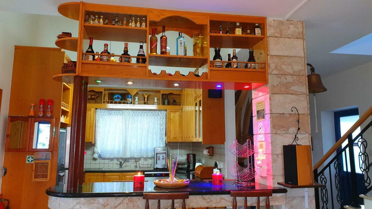 פומוס Astrofegia Beachfront Villa מראה חיצוני תמונה